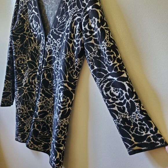 Isaac Mizrahi Live Women's S Black & White Floral Rose Button Front Cardigan - Picture 2 of 10